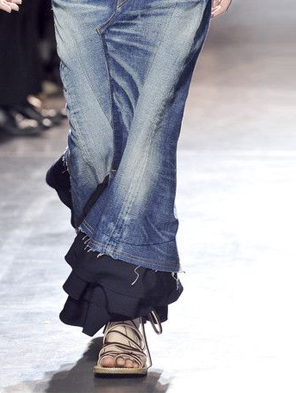 Fashion Spliced Shirred Layered Hem Denim Skirt