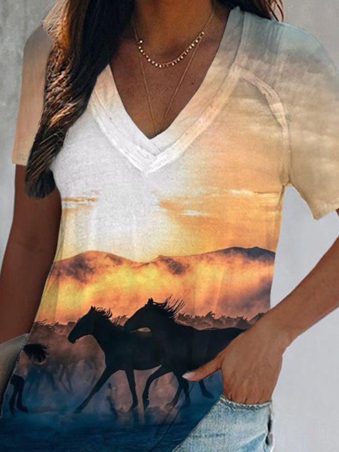 V-Neck Horse West Print T-Shirt