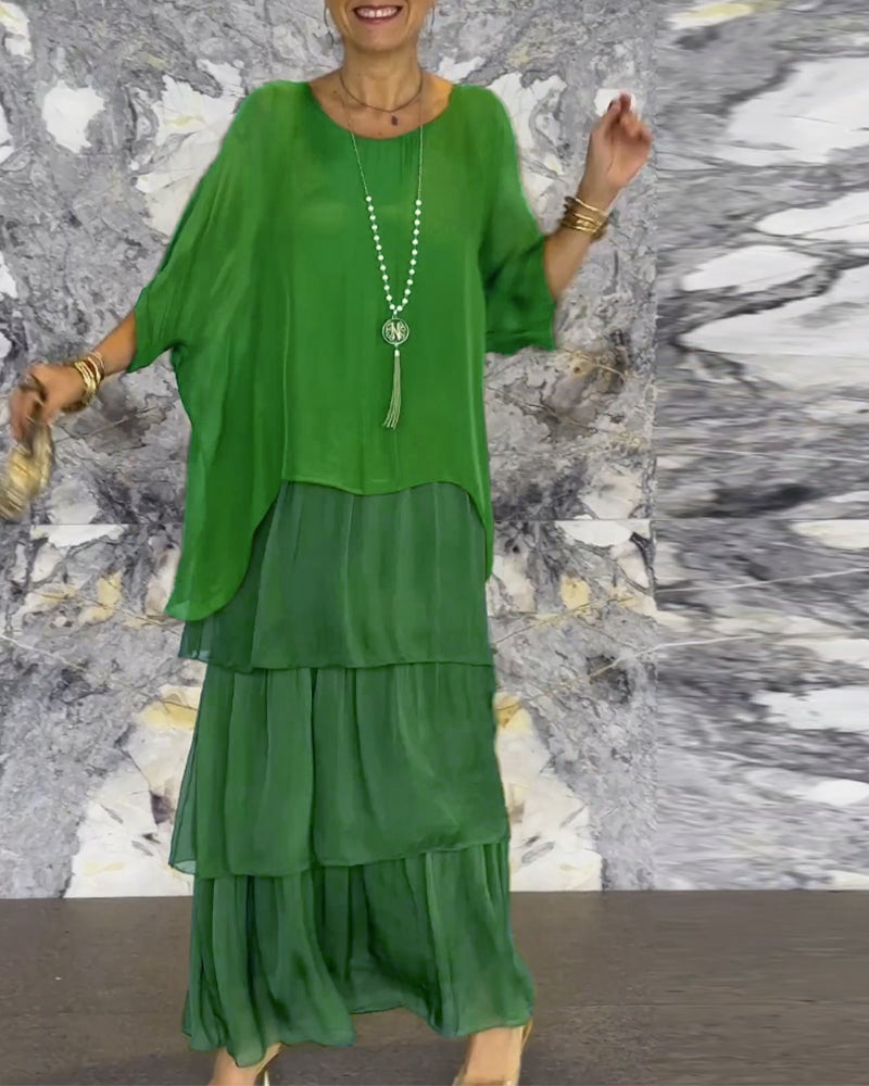 Elegant Loose Dress With Round Neck and Batwing Sleeves
