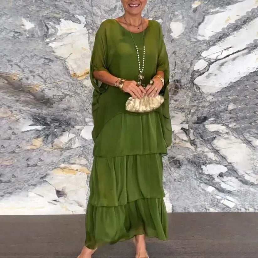 Elegant Loose Dress With Round Neck and Batwing Sleeves