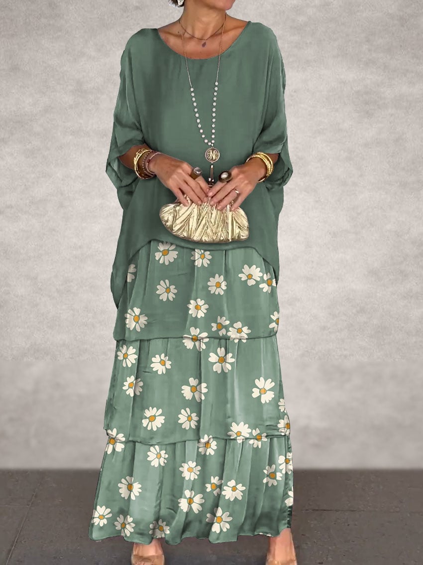 Elegant Loose Dress With Round Neck and Batwing Sleeves