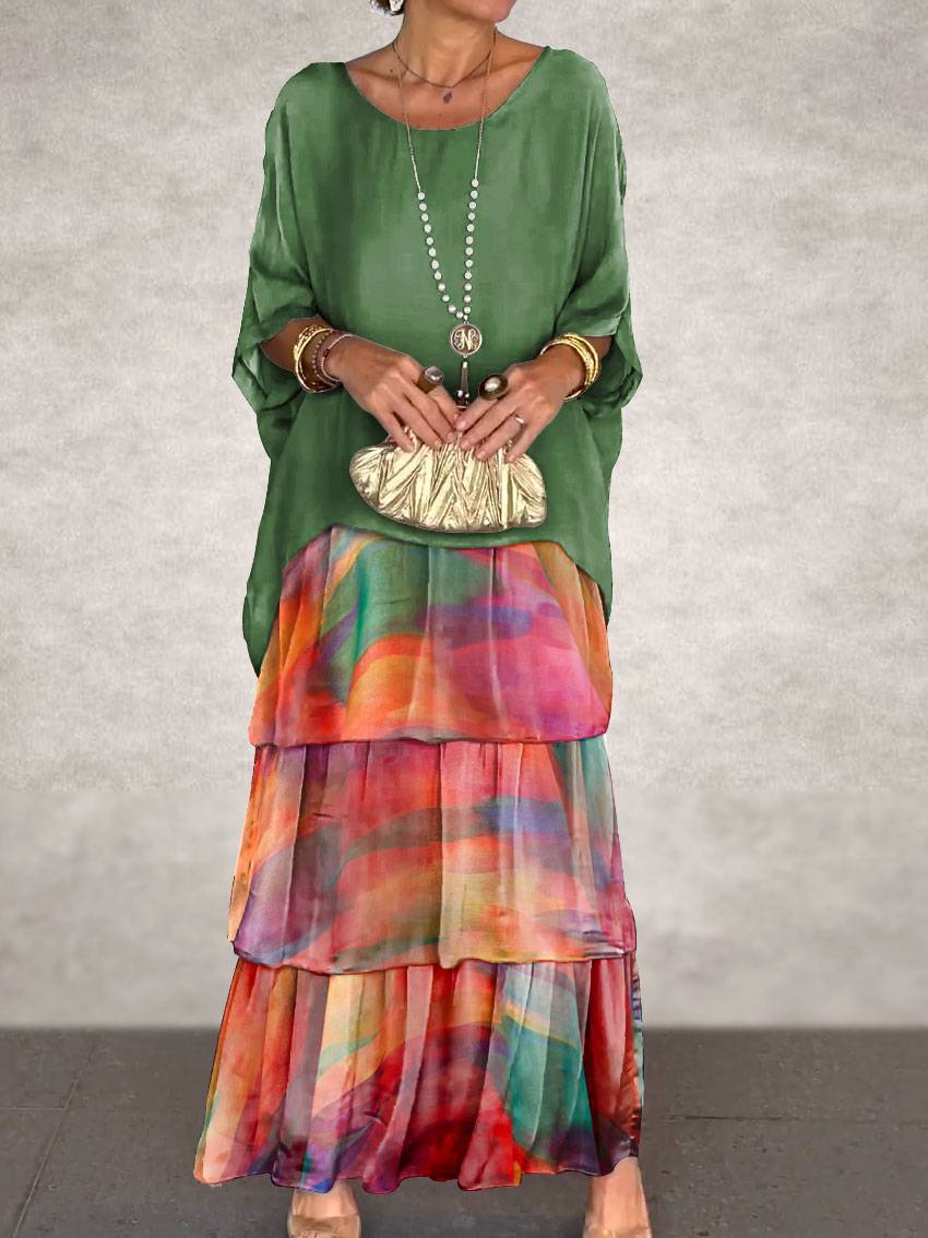 Elegant Loose Dress With Round Neck and Batwing Sleeves