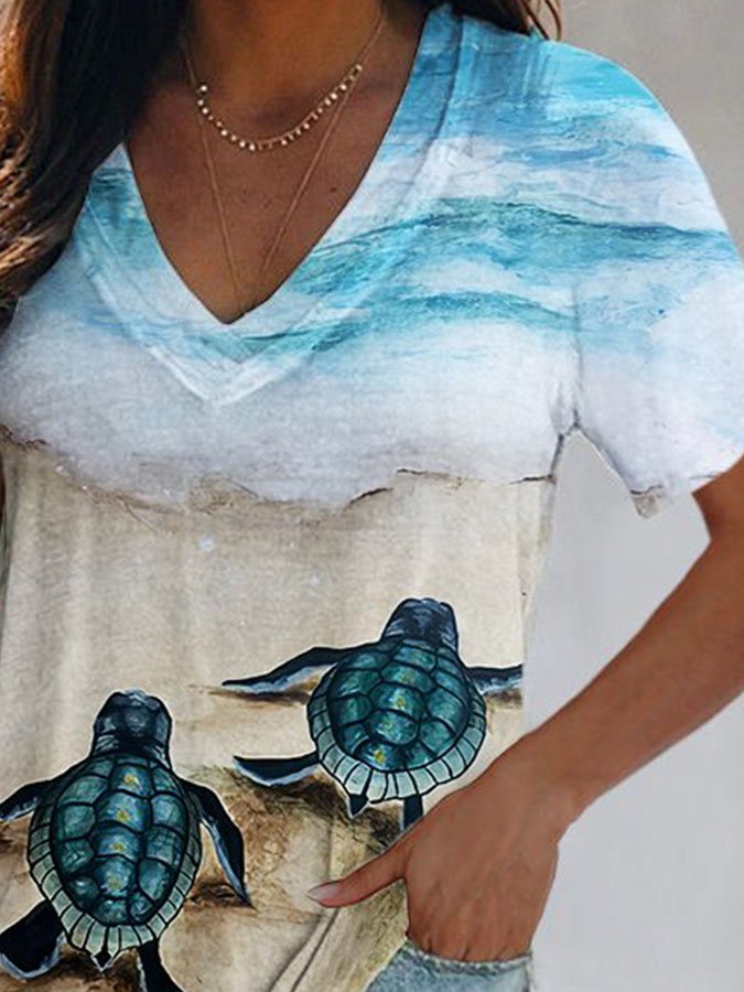 V-Neck Sea Turtle Print T-Shirt